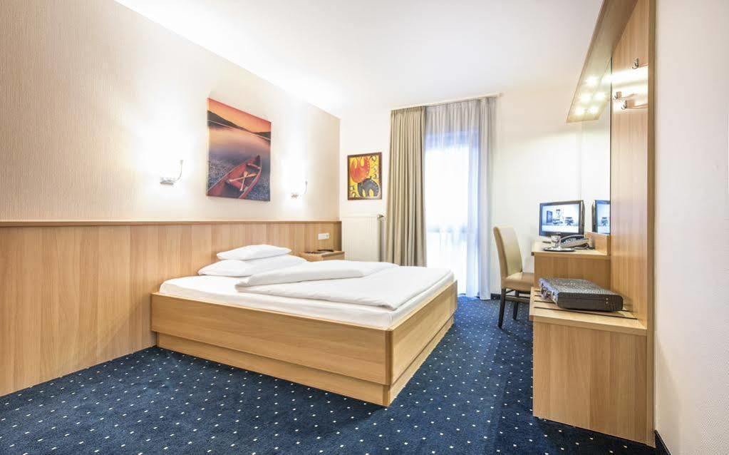 Hotel Am Wald Monheim am Rhein 외부 사진